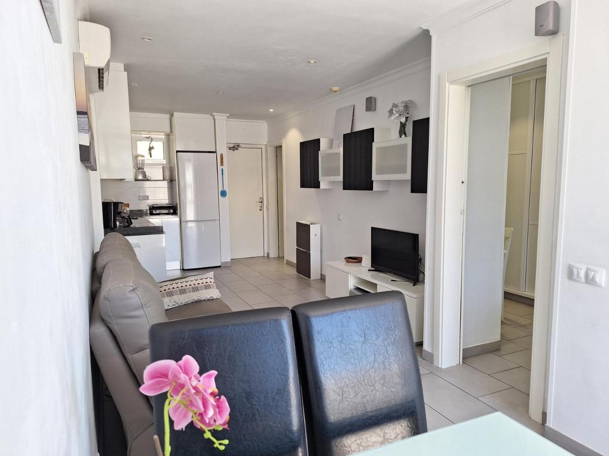 Solaris - Refurbished, Top Floor, Sea Views Пуерто Рико Екстериор снимка